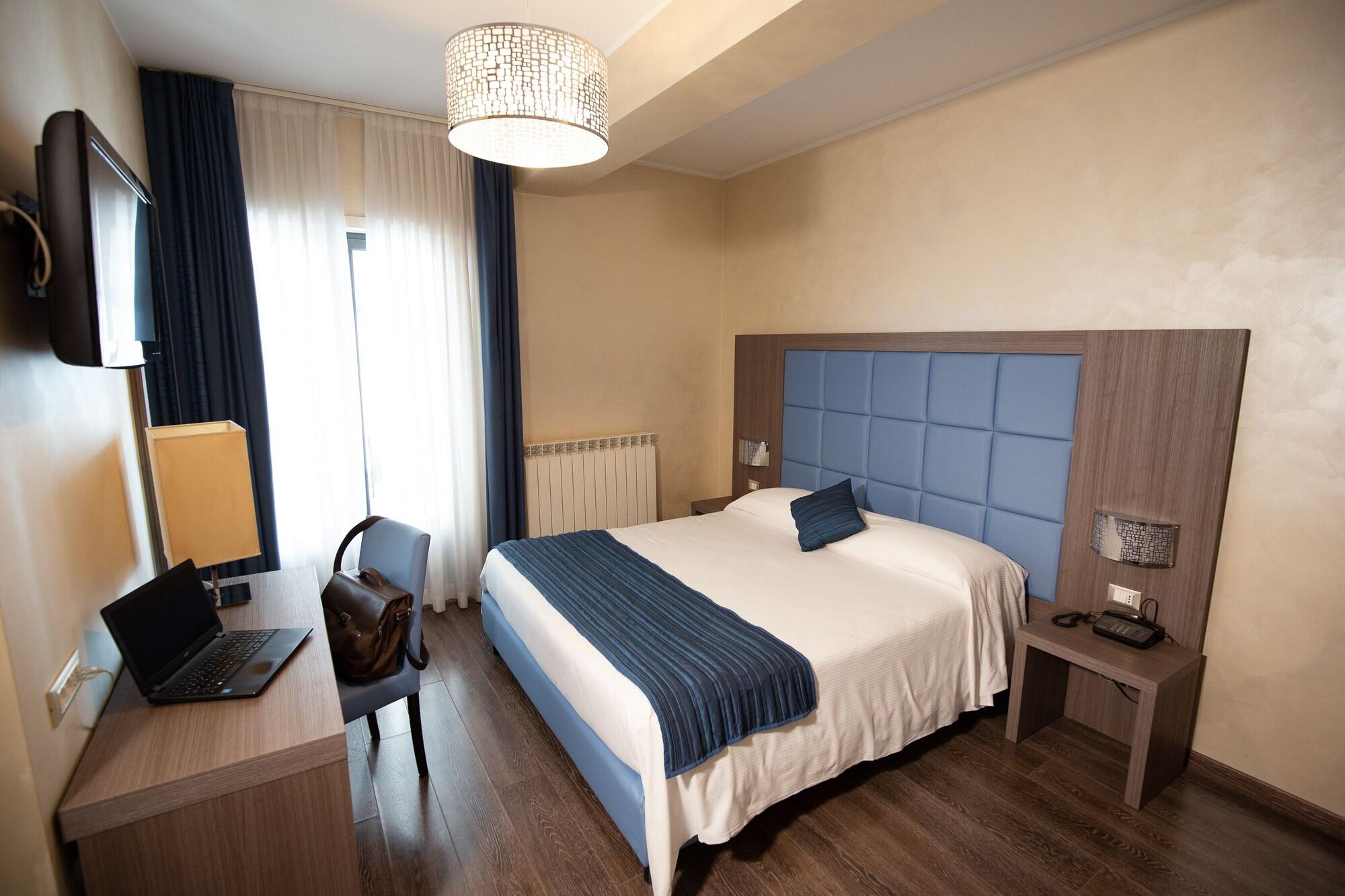 Hotel La Compagnia Del Viaggiatore LʼAquila Exterior foto