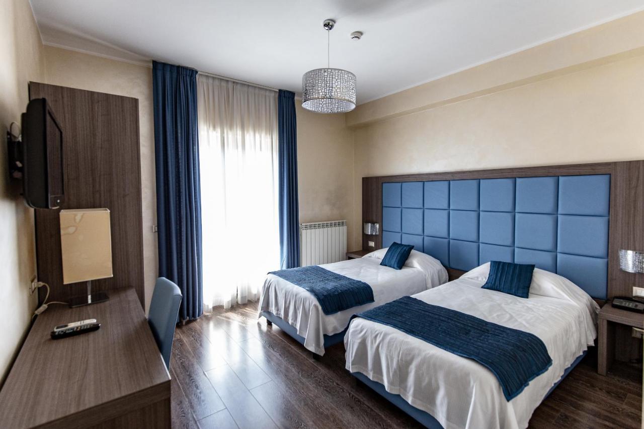 Hotel La Compagnia Del Viaggiatore LʼAquila Exterior foto